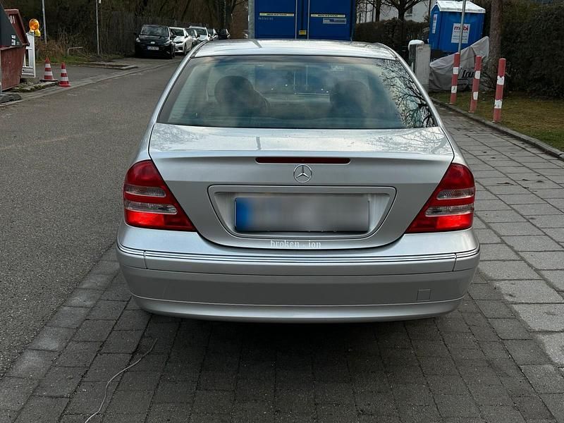 Gebraucht Mercedes C180 Elegance 129 PS (94 kW) 2001 Silber Limousine