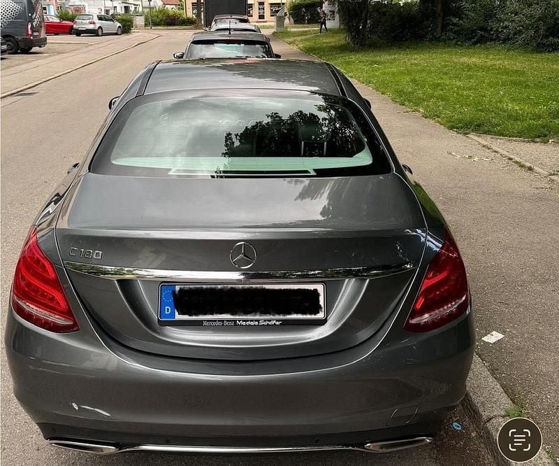 Grau Gebraucht 2018 Mercedes C180 Limousine | 23.000 € (Teuer) - Bild 1/4