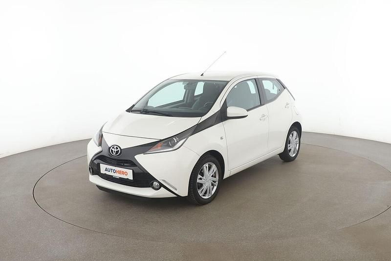 Weiß Gebraucht 2014 Toyota Aygo X-play Kleinwagen | 7.160 € (Fairer Preis) - Bild 1/3