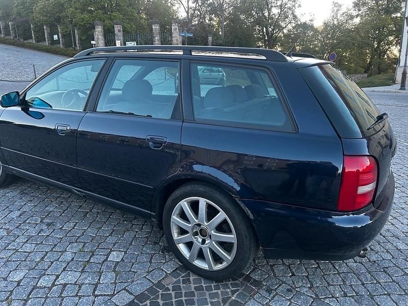 Second-hand Audi A4 110 CP (80 kW) 1998 Albastru Break