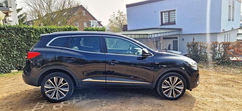 Gebraucht Renault Kadjar Bose Edition 131 PS (96 kW) 2015 Sternenschwarz (metallic) SUV