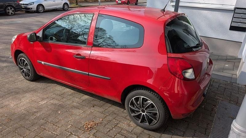 Usata Renault Clio II Expression 75 CV (55 kW) 2011 Rosso Berlina