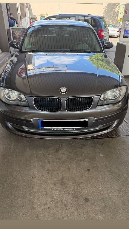 Grau Gebraucht 2007 BMW 116 Kleinwagen | 8.500 € (Teuer) - Bild 1/4