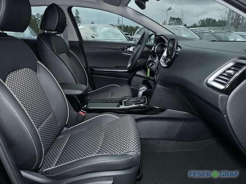 Neu Kia XCeed Vision 150 PS (110 kW) 2026 Blau SUV