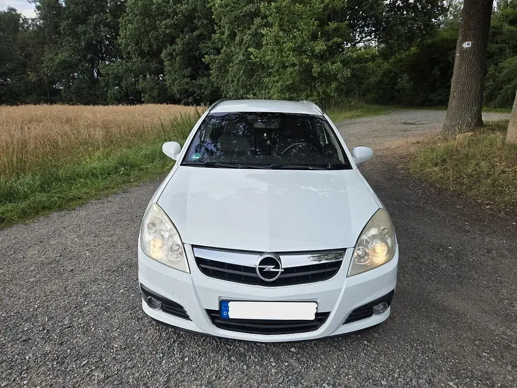 Gebraucht Opel Signum Edition 250 PS (183 kW) 2008 Weiß Kleinwagen