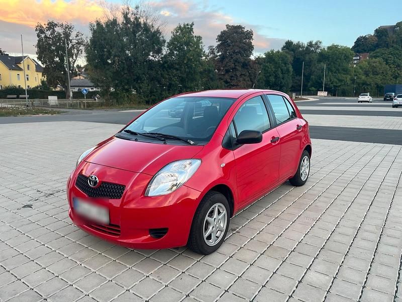 Rot Gebraucht 2008 Toyota Yaris Limousine | 2.599 € (Etwas zu teuer) - Bild 1/4