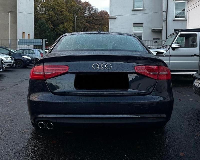 Gebraucht Audi A4 Ambiente 150 PS (110 kW) 2015 Blau Limousine