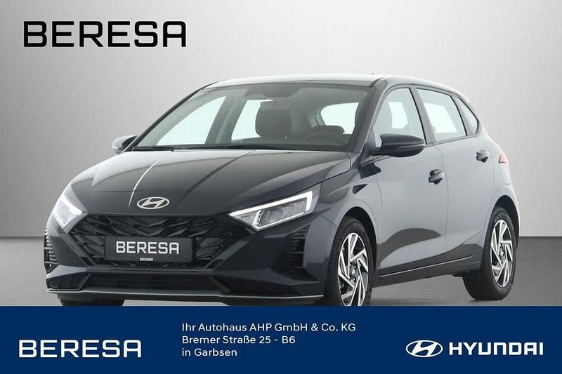Grau Neu 2025 Hyundai i20 Trend Limousine | 21.680 € (Fairer Preis) - Bild 1/4