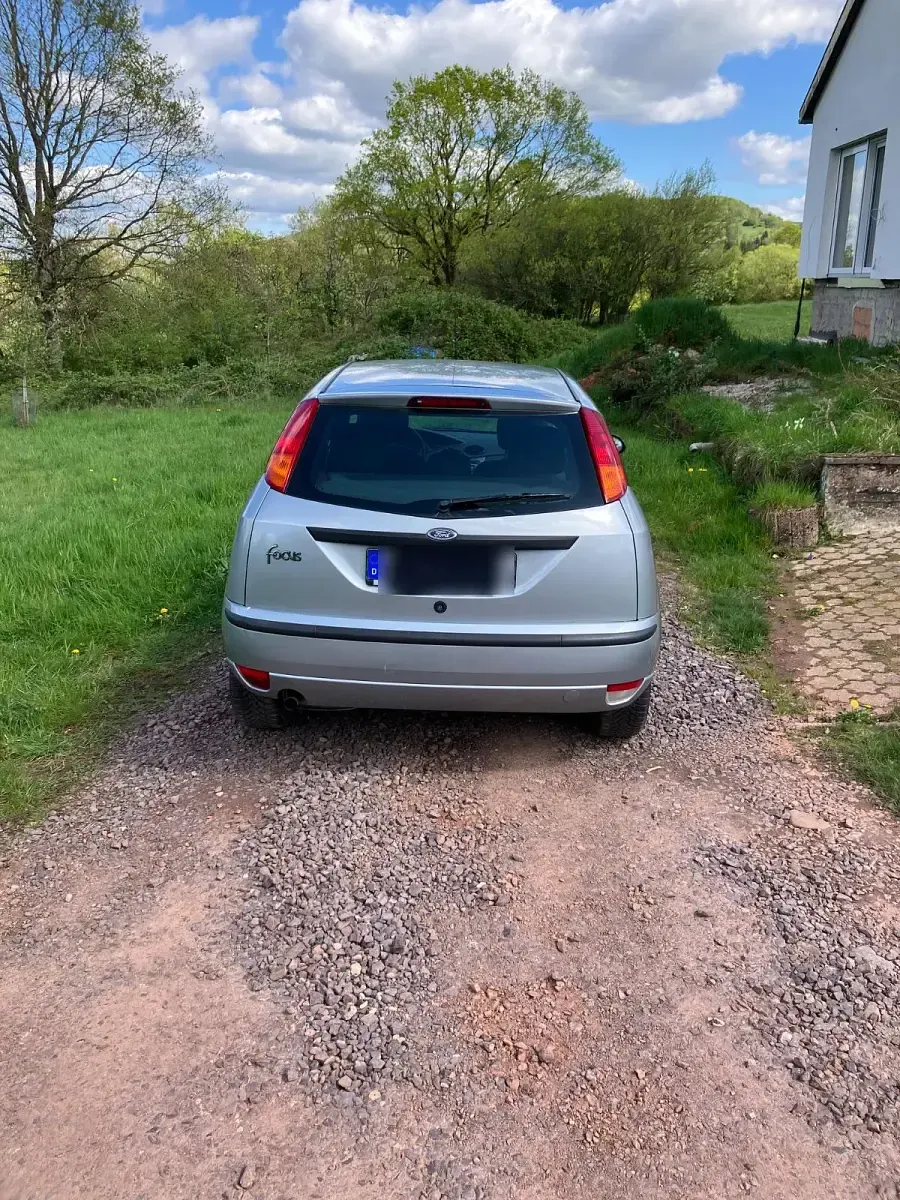 Second-hand Ford Focus 100 CP (73 kW) 2004 Argintiu Berlinǎ