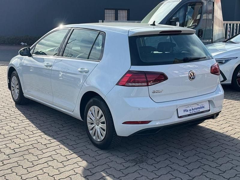 Gebraucht VW Golf VII 86 PS (63 kW) 2018 Weiß Limousine