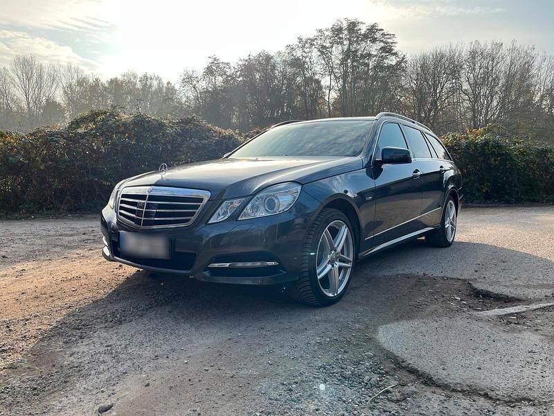 Gebraucht Mercedes E300 231 PS (169 kW) 2011 Grau Kombi