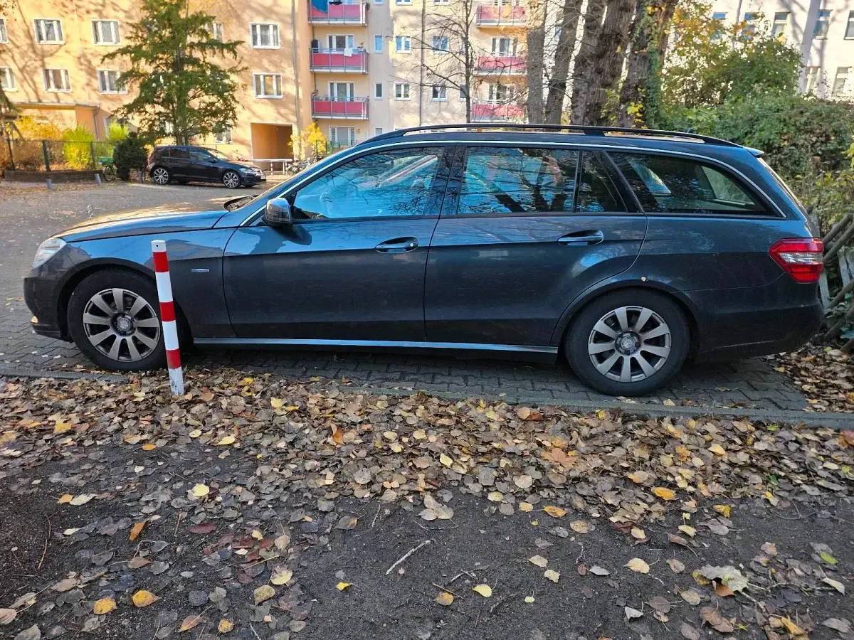 Gebraucht Mercedes E220 170 PS (125 kW) 2011 Grau Kombi