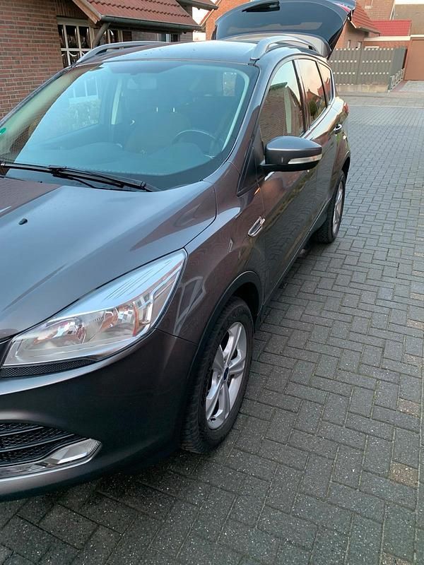 Gebraucht Ford Kuga Trend 150 PS (110 kW) 2014 Grau SUV