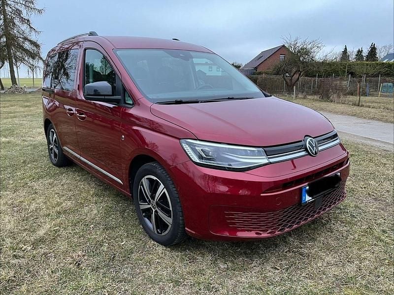 Gebraucht VW Caddy Style 122 PS (89 kW) 2022 Rot Van / Kleinbus