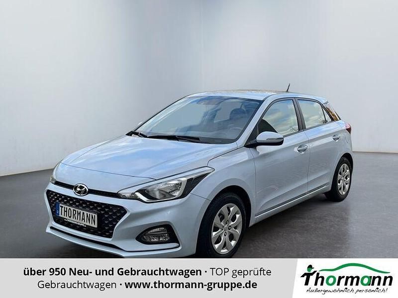 Grau Gebraucht 2019 Hyundai i20 Select Limousine | 12.429 € (Fairer Preis) - Bild 1/4