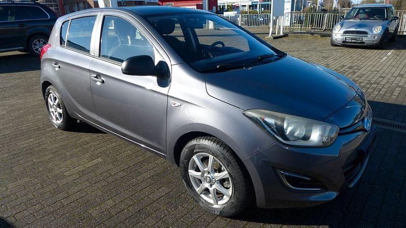Gebraucht Hyundai i20 Edition 86 PS (63 kW) 2014 Grau Kleinwagen