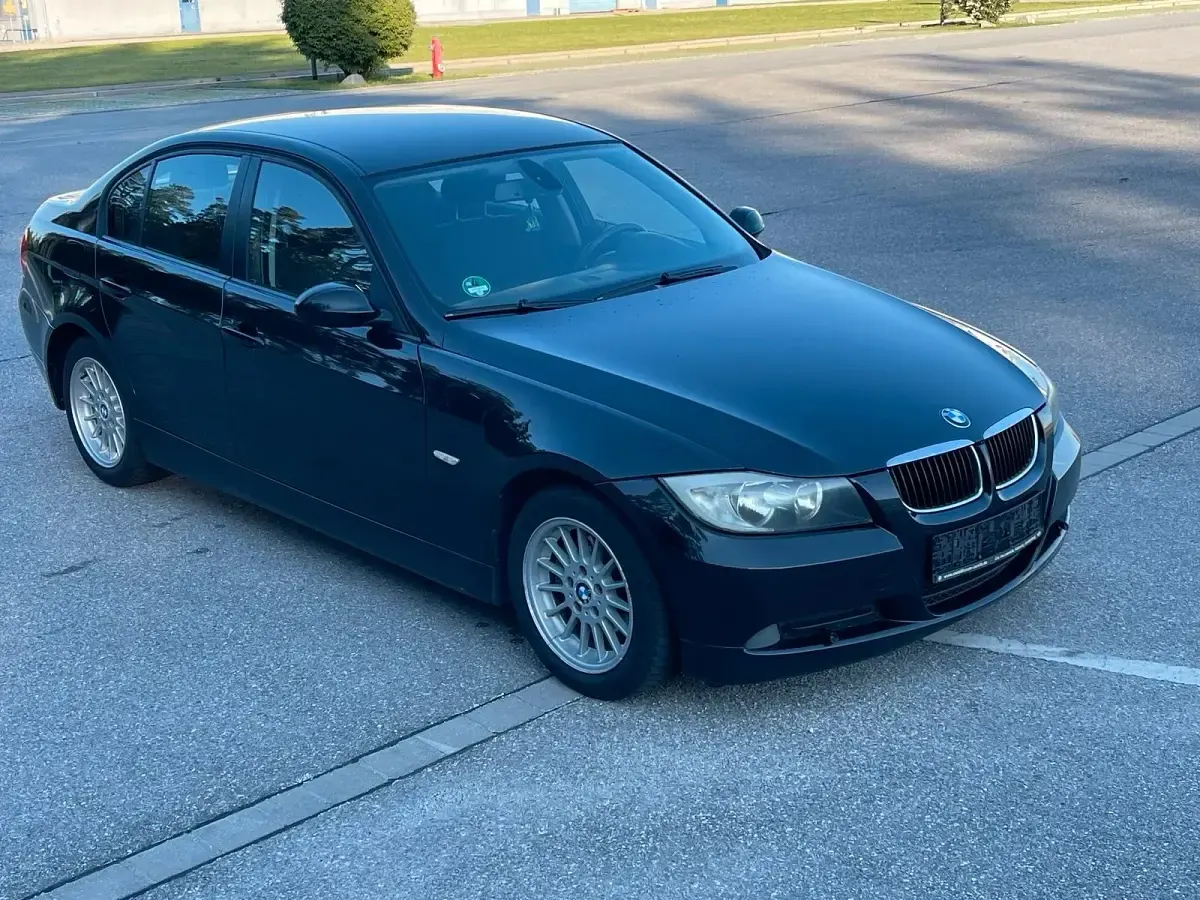 Gebraucht BMW 320 163 PS (119 kW) 2006 Schwarz Limousine