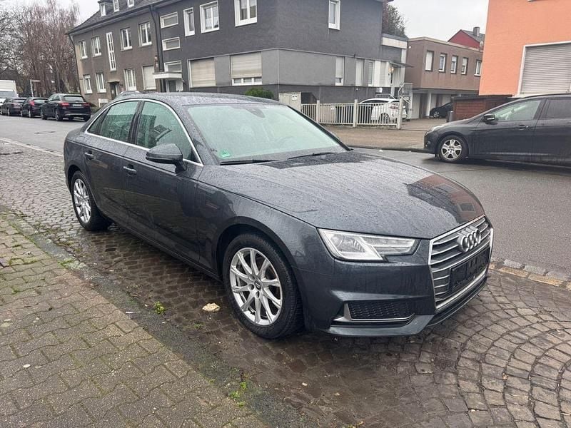 Gebraucht Audi A4 Sport 150 PS (110 kW) 2018 Grau Limousine