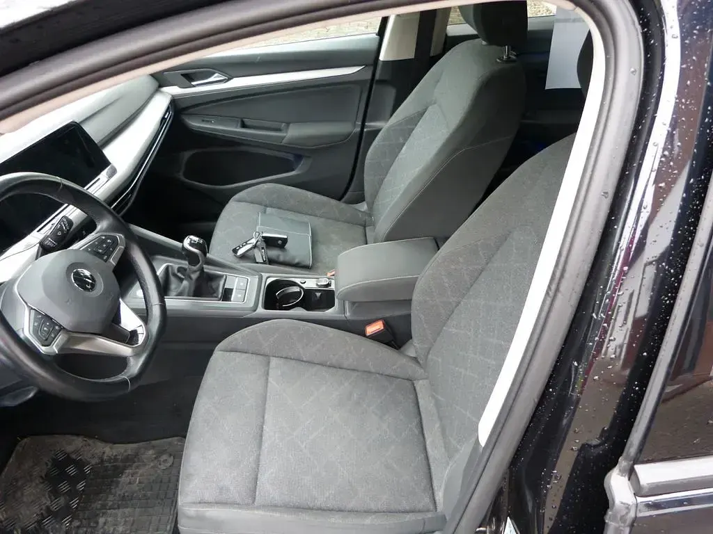 Gebraucht VW Golf VIII Life 131 PS (96 kW) 2021 Schwarz Limousine