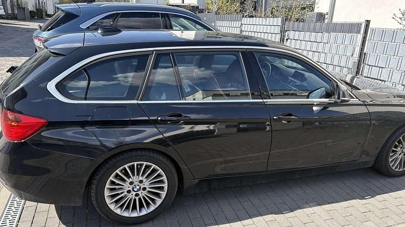 Gebraucht BMW 320 Luxury Line 184 PS (135 kW) 2013 Schwarz Kombi