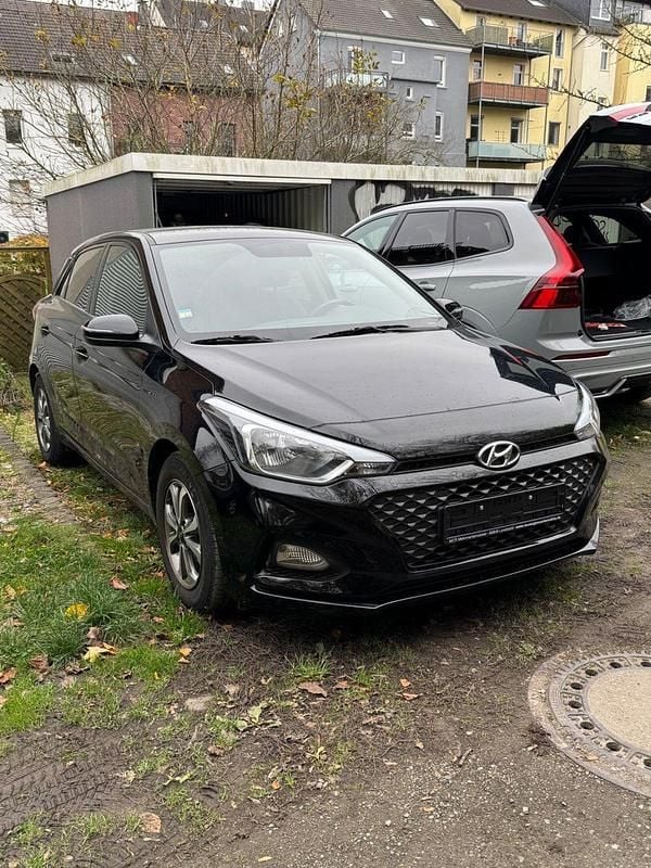 Schwarz Gebraucht 2019 Hyundai i20 YES! Kleinwagen | 11.290 € (Guter Preis) - Bild 1/4