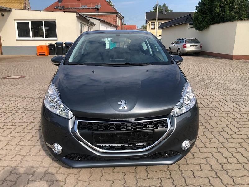 Gebraucht Peugeot 208 Active 82 PS (60 kW) 2013 Grau Kleinwagen