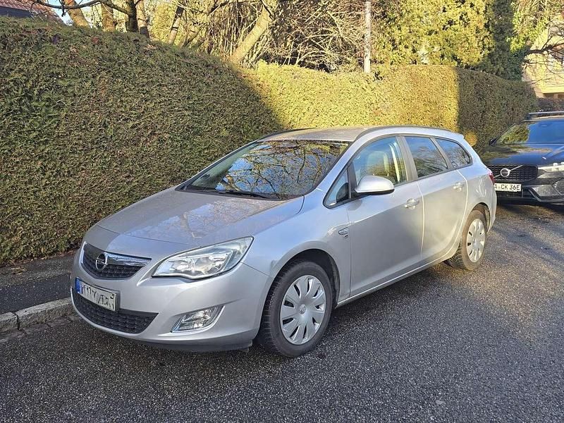 Gebraucht Opel Astra 140 PS (102 kW) 2012 Silber Kombi