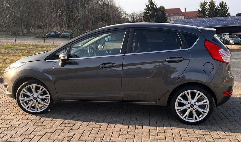 Gebraucht Ford Fiesta Titanium 95 PS (69 kW) 2017 Grau Limousine