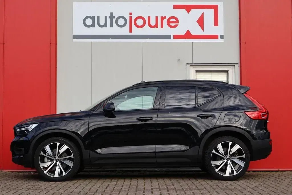 Używany Volvo XC40 Pro 169 kW (231 KM) 2022 Czarny SUV