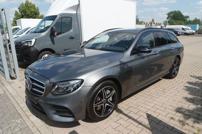 Grau Gebraucht 2020 Mercedes E300 AMG Kombi | 26.960 € (Superpreis) - Bild 1/4