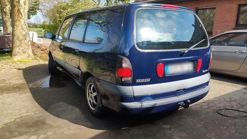 Second-hand Renault Espace 140 CP (102 kW) 2002 Albastru Monovolum
