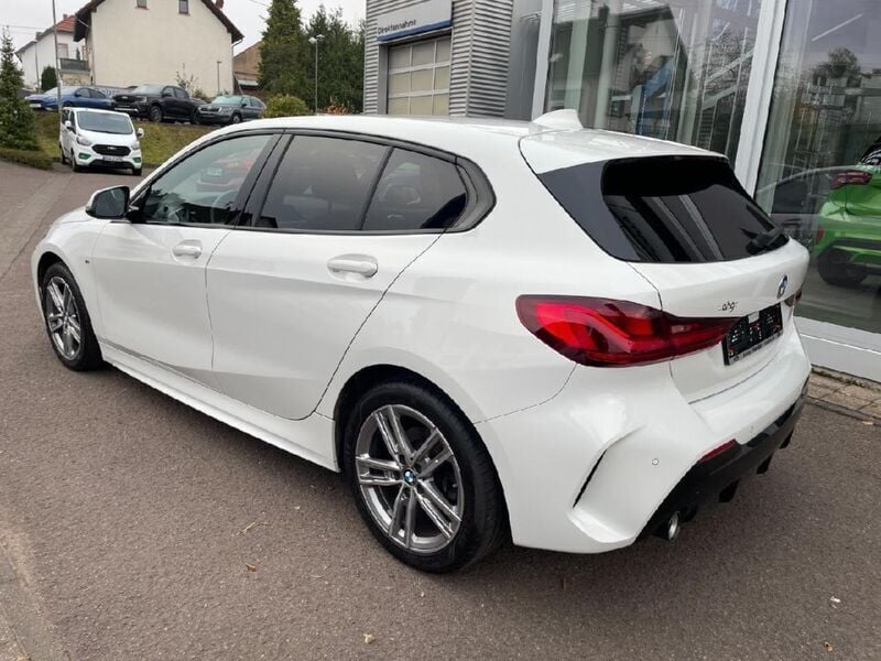 Gebraucht BMW 118 M Sport 150 PS (110 kW) 2020 Alpinweiss 3 Kleinwagen