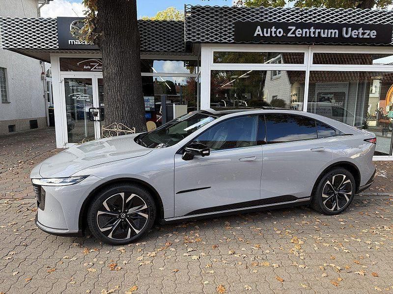 Grau Neu 2025 Mazda 6e Takumi-Line Limousine | 39.890 € (Superpreis) - Bild 1/4