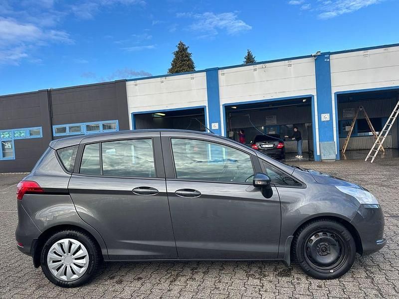 Używany Ford B-MAX Ambiente 75 KM (55 kW) 2015 Szary Minivan