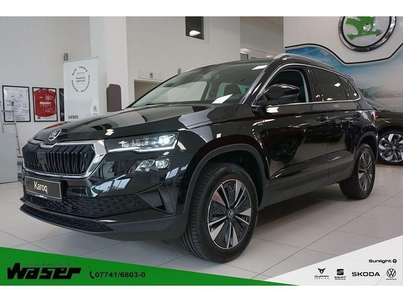 Schwarz Neu 2025 Skoda Karoq Tour SUV | 44.680 € (Teuer) - Bild 1/4
