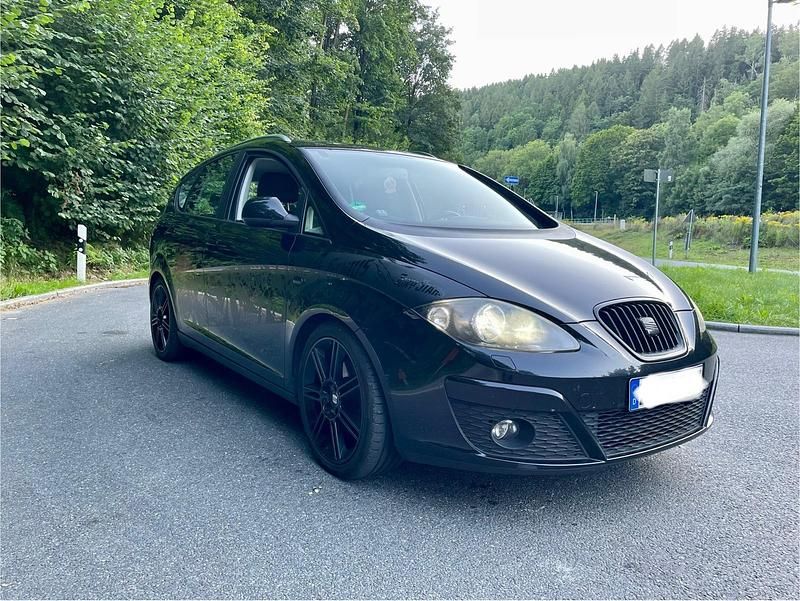 Schwarz Gebraucht 2012 Seat Altea XL Van / Kleinbus | 5.000 € (Fairer Preis) - Bild 1/4
