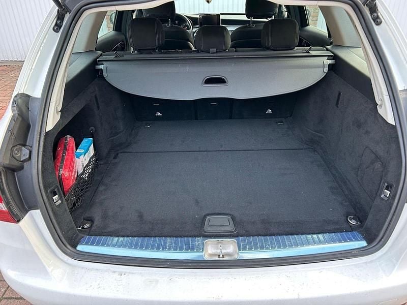 Gebraucht Mercedes C180 156 PS (114 kW) 2018 Weiß Kombi