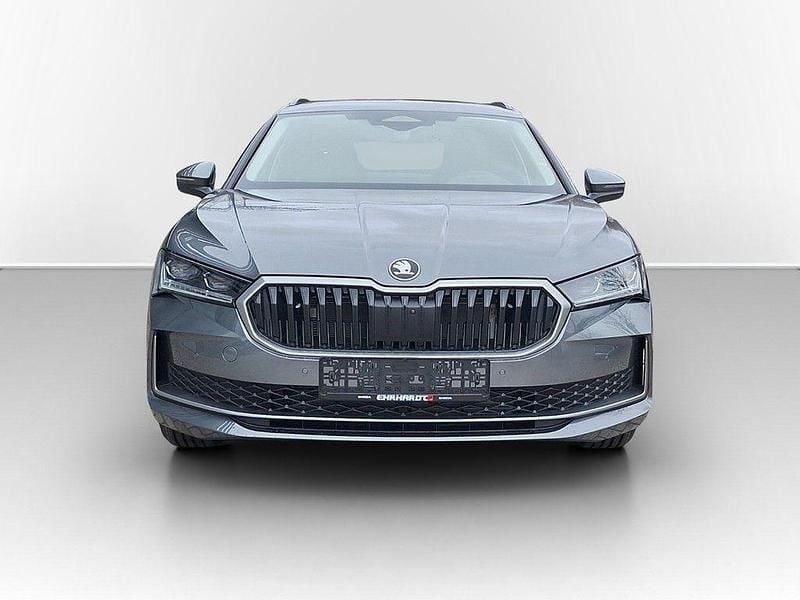 Neu Skoda Superb Selection 150 PS (110 kW) 2026 Grau Kombi