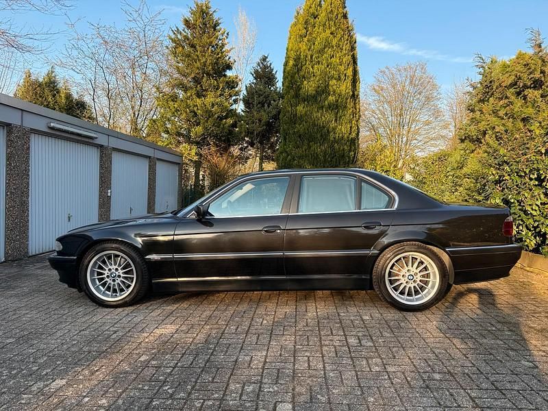 Usata BMW 740 286 CV (210 kW) 2000 Nero Berlina