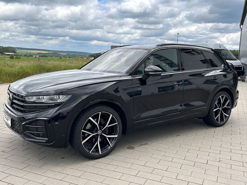 Schwarz Neu 2025 VW Touareg R-line SUV | 81.990 € - Bild 1/4