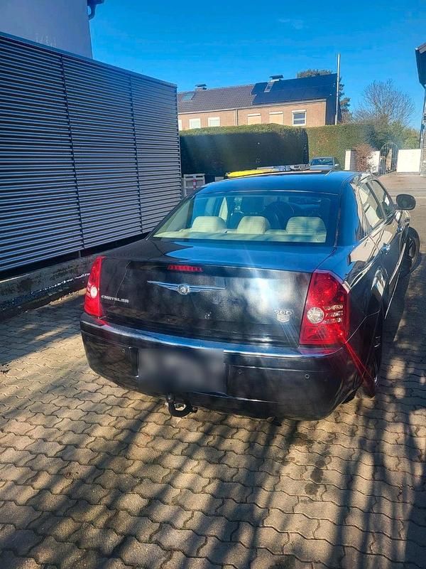 Używany Chrysler 300C 193 KM (141 kW) 2010 Czarny Sedan/Limuzyna