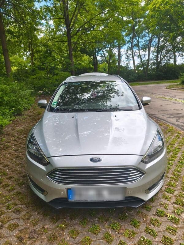 Silber Gebraucht 2016 Ford Focus Cool & Connect Kombi | 5.200 € (Superpreis) - Bild 1/4