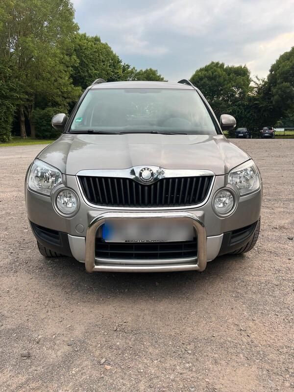 Grau Gebraucht 2010 Skoda Yeti SUV | 4.800 € (Fairer Preis) - Bild 1/4