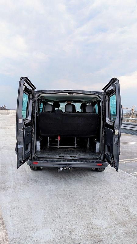 Usata Opel Vivaro 125 CV (91 kW) 2017 Nero Monovolume