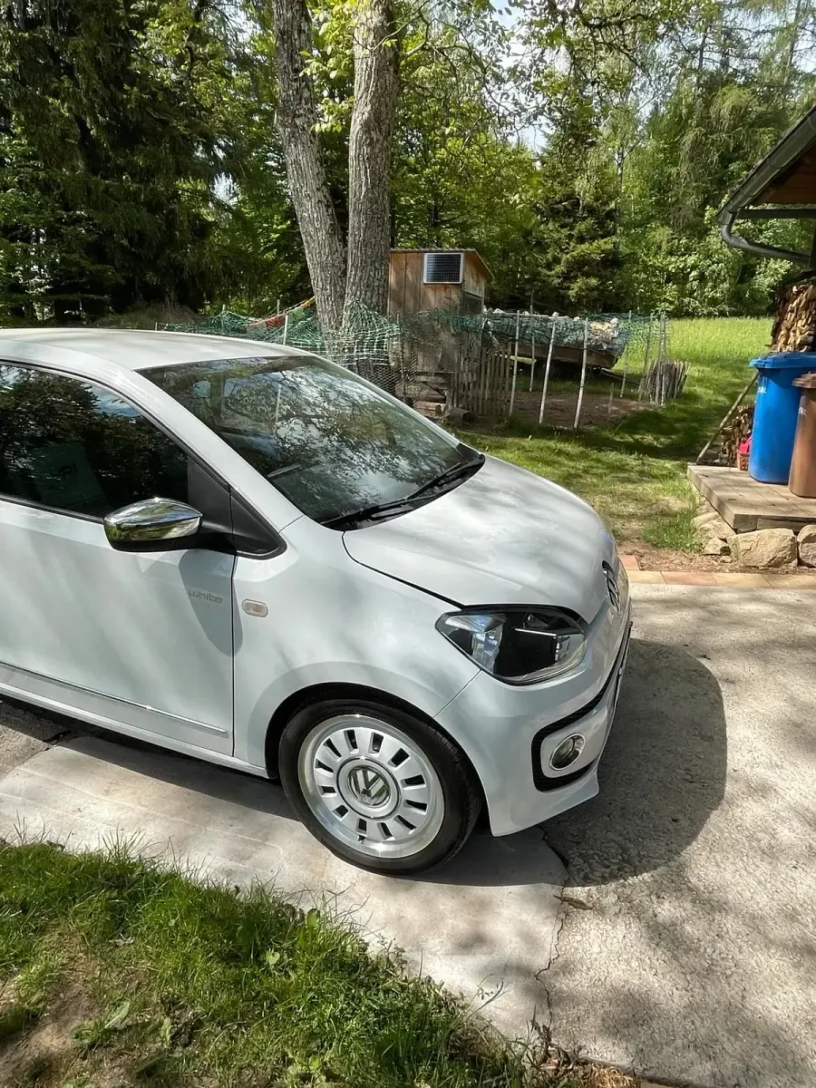Second-hand VW up! Edition 75 CP (55 kW) 2011 Alb Hatchback