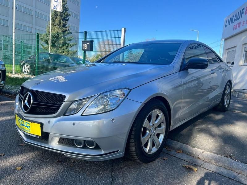 Gebraucht Mercedes E250 Elegance 204 PS (150 kW) 2009 Silber Coupé