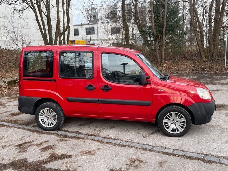 Gebraucht Fiat Doblò Emotion 77 PS (56 kW) 2009 Rot Van / Kleinbus
