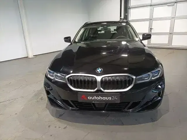 Gebraucht BMW 320 Sport Line 190 PS (139 kW) 2023 Schwarz Limousine