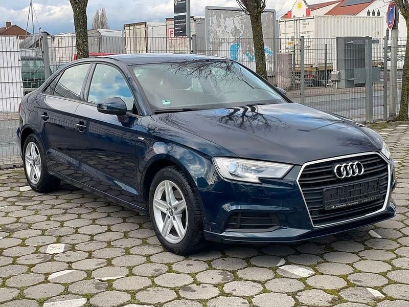 Gebraucht Audi A3 Comfort 116 PS (85 kW) 2018 Blau Limousine
