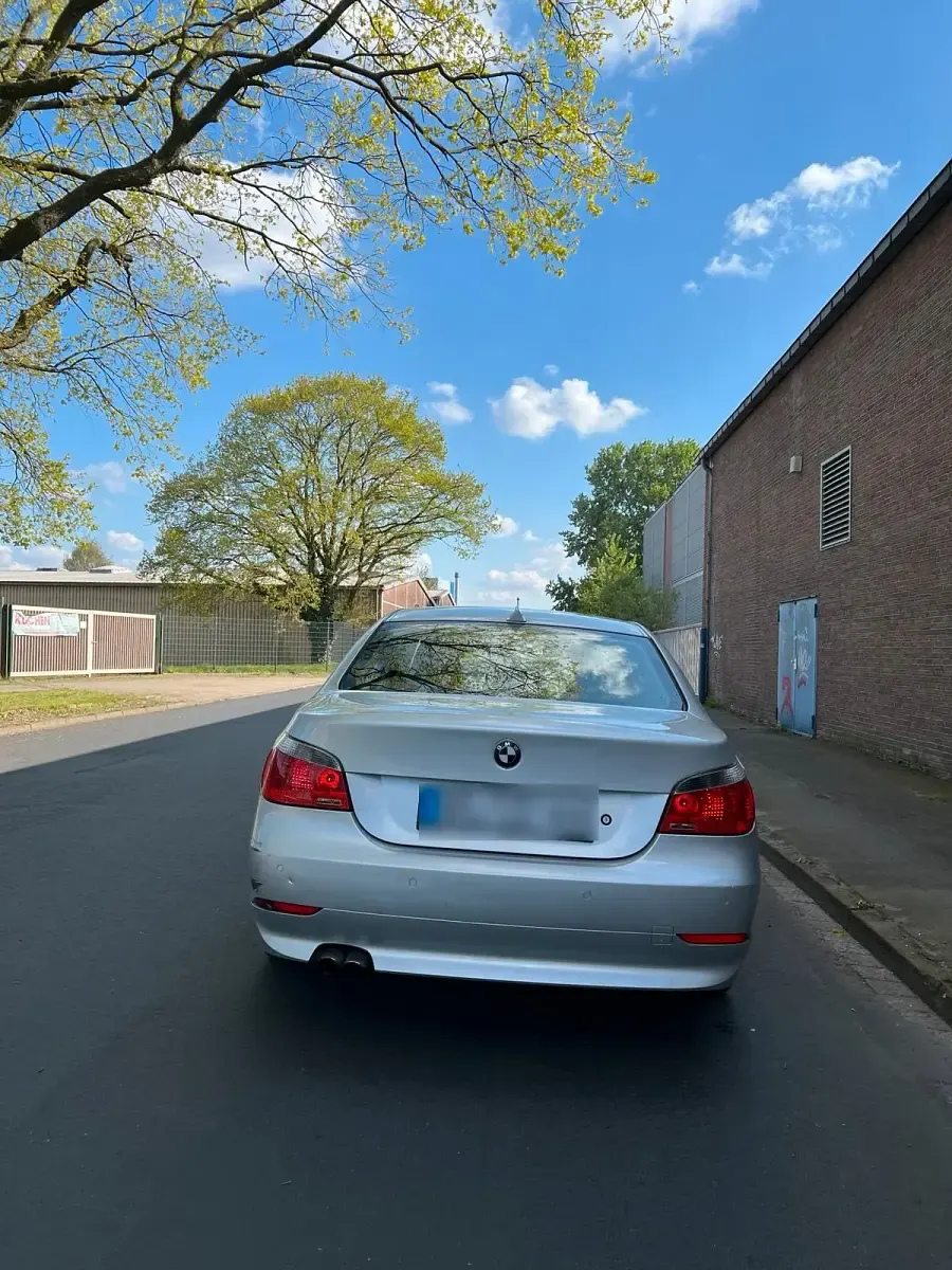 Second-hand BMW 525 218 CP (160 kW) 2006 Gri Berlinǎ